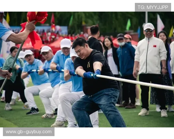 老将新秀齐发力赛场拼搏展风采无愧青春奋斗路